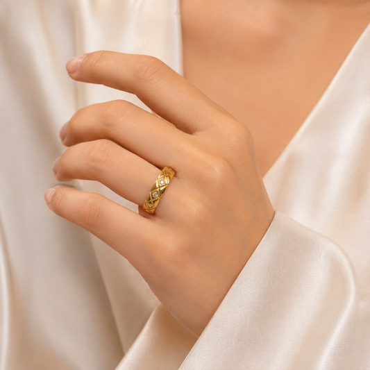 Golden Diamond Lattice Full-Band Ring